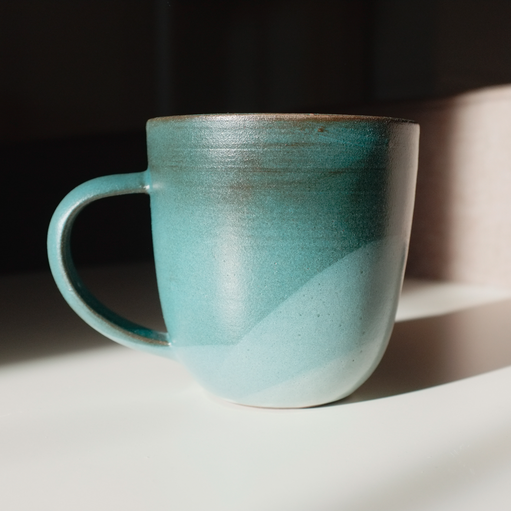 
            
                Load image into Gallery viewer, Handmade ceramic mug by Roxane Charest Céramique (filter size)
            
        